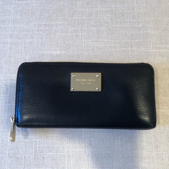 Michael Kors Handbags - Michael Kors // Jet Set Zip-Around Black Wallet